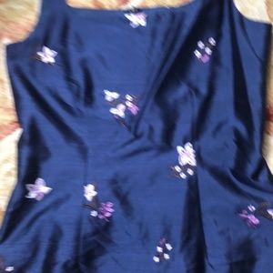 Dana Buchman Size 8 100% Silk top